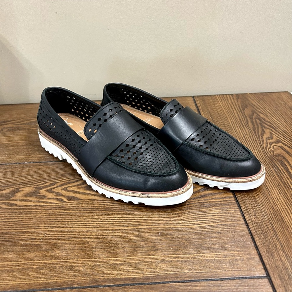 Crown Vintage. Leather platform loafer. Black. Like-new.